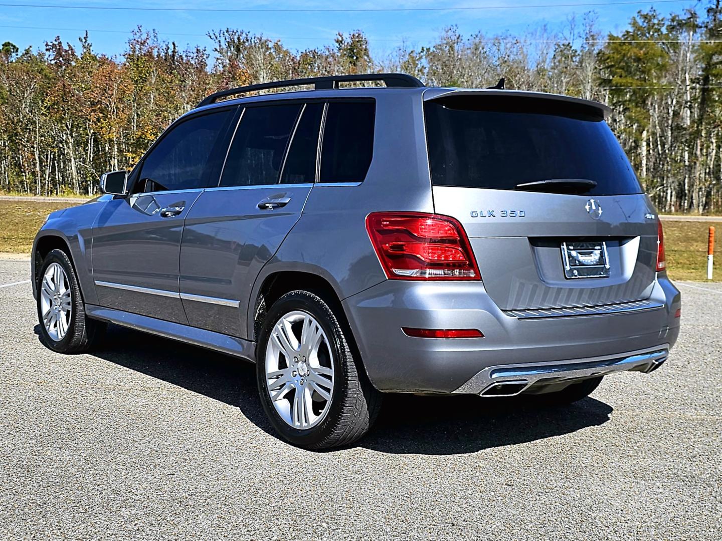 2013 Silver Mercedes-Benz GLK-Class GLK350 4MATIC (WDCGG8JB4DG) with an 3.5L V6 DOHC 24V engine, 7-Speed Automatic transmission, located at 18001 Kellogg Rd, Saucier, MS, 39574, (228) 832-1441, 39.421459, -76.641457 - Photo#6